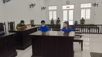 Nữ chủ quán Spa và con nuôi vào tù vì buôn ma tuý
