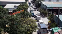 Cảng Hà Nội đông nghịt người và xe, thường xuyên ùn tắc