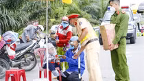 Công an vùng châu thổ Cửu Long sát cánh cùng nhân dân vượt qua đại dịch