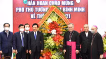 Phó Thủ tướng Thường trực Phạm Bình Minh chúc mừng Giáng sinh tại Thừa Thiên-Huế