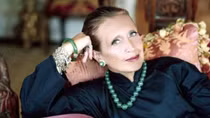 Danielle Steel - Nữ hoàng sách bestseller và cuộc đời như tiểu thuyết