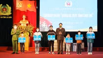 Trao máy tính cho con CBCS Công an tỉnh Lai Châu có hoàn cảnh khó khăn