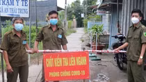 Đội viên dân phòng nhặt 20 triệu đồng trả lại người đánh rơi