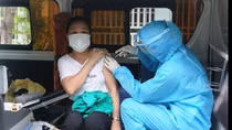 Lập điểm tiêm lưu động, đến tại nhà tiêm vaccine ngừa COVID-19 cho người cao tuổi