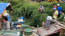 Rơi từ ghe xuống kênh, bé gái đuối nước tử vong