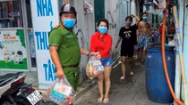 "Có việc gì khẩn cấp, bà con cứ điện cho tôi"