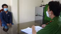 Bị bắt vì dùng điện thoại do bạn gái trộm cắp