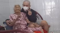 Cụ bà 93 tuổi được điều trị khỏi COVID-19
