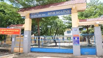 Tổ chức thi lại giữa mùa dịch khiến nhiều học sinh thành F1