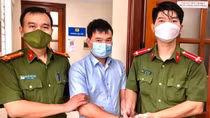 Giám đốc công ty dược phẩm tham ô, trốn truy nã