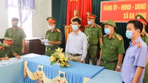 Khởi tố, bắt tạm giam nguyên Chủ tịch và công chức địa chính xã do sai phạm đất đai