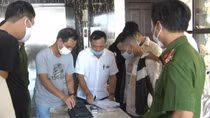 Bắt giữ kẻ tàng trữ hàng trăm viên ma túy trong ký túc xá