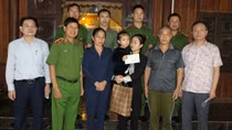 Trao học bổng “Thắp sáng ước mơ” cho con các liệt sỹ trong phòng, chống ma túy