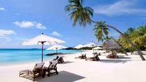 Cần quyết liệt trả lại không gian thông thoáng cho bãi biển Nha Trang