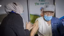 Nhiễm biến chủng Delta dù đã tiêm liều thứ 3 vaccine ngừa COVID-19