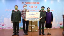 Báo CAND tiếp nhận 20.000 khẩu trang ủng hộ cán bộ, phóng viên phòng chống dịch