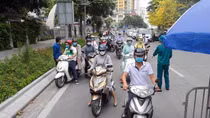 "Kiểm tra giấy đi đường không phải để phạt người dân"