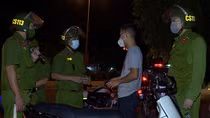 Chẳng màng hiểm nguy, bảo vệ nhân dân