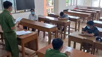 Rủ sang nhà uống nước rồi đánh bạc, 5 người bị phạt