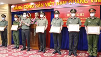 Khen thưởng hàng trăm CBCS Công an tỉnh Bình Dương vì hoàn thành tốt “mục tiêu kép”