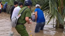 Phối hợp tìm kiếm 2 nạn nhân mất tích do lũ cuốn