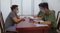 Bắt giữ kẻ lừa nhiều người mua khẩu trang trên mạng