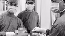 Phẫu thuật cắt khối u “khủng” ở ngực phải nữ bệnh nhân.