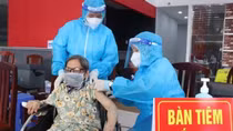 TP Hồ Chí Minh điều chỉnh kế hoạch tiêm vaccine phòng COVID-19, ưu tiên người trên 65 tuổi và người có bệnh lý nền
