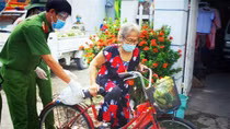 Công an TP Long Xuyên thực hiện tốt phiên chợ 0 đồng giúp dân