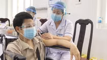 Tiêm vaccine phòng COVID-19 cho người khuyết tật
