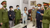 Nhân viên cây xăng bán hơn 1.000 hóa đơn khống