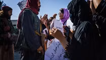 Taliban cấm nữ giới vào làm việc tại Bộ Phụ nữ
