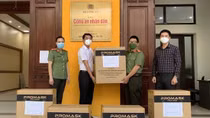 Trao tặng Báo CAND 5.000 khẩu trang y tế cao cấp