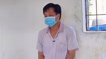 Bắt kẻ xâm hại bé gái sống lang thang ngủ tại quán cà phê đóng cửa