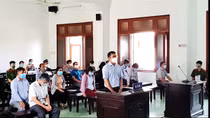 Hoãn phiên tòa xét xử 18 bị cáo trong vụ lộ đề thi tuyển công chức ở Phú Yên