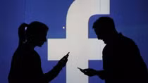 Facebook bị tố "độc hại" với người dùng trẻ tuổi