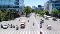 Hà Nội nắng nóng 37 độ C, trời oi bức