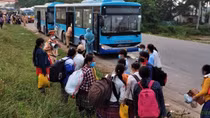 Hà Nội: Những chuyến xe buýt nghĩa tình trong mùa dịch
