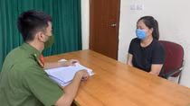 Vợ say rượu "giải cứu" chồng ở chốt kiểm dịch