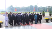 Lãnh đạo Đảng, Nhà nước và Bộ Công an vào Lăng viếng Chủ tịch Hồ Chí Minh