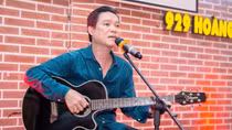 Nhạc sĩ Quốc An: Từ "Cây đàn sinh viên" đến "Về nhà đi con"