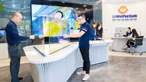 Trải nghiệm dịch vụ tại phòng giao dịch thông minh của LienVietPostBank với nhiều phần quà hấp dẫn