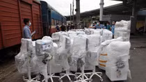 Bộ Y tế gửi hàng trăm thiết bị đặc biệt hỗ trợ TP Hồ Chí Minh chống dịch