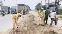Việc làm đẹp của Cảnh sát giao thông