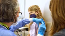 Cần xóa bỏ bất bình đẳng giàu - nghèo trong tiêm vaccine ngừa COVID-19