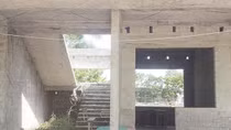 Trường xây dựng dở dang vì doanh nghiệp tài trợ “kêu” khó khăn tài chính