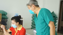 TP Hồ Chí Minh tăng cường hướng dẫn người dân tự làm xét nghiệm COVID-19
