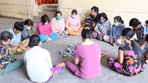 Phá sòng bạc "quý bà" có nhiều người nhiễm COVID-19