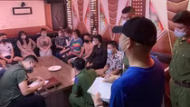 Cạm bẫy trong quán bar, karaoke “chui” giữa mùa dịch