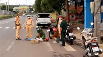 Đôi nam nữ giấu ma túy trong các túi cà phê